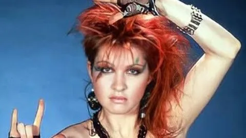 Cyndi Lauper: muito mais do que uma imagem colorida